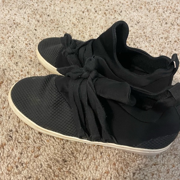 Steve Madden athleisure shoes - Picture 3 of 3